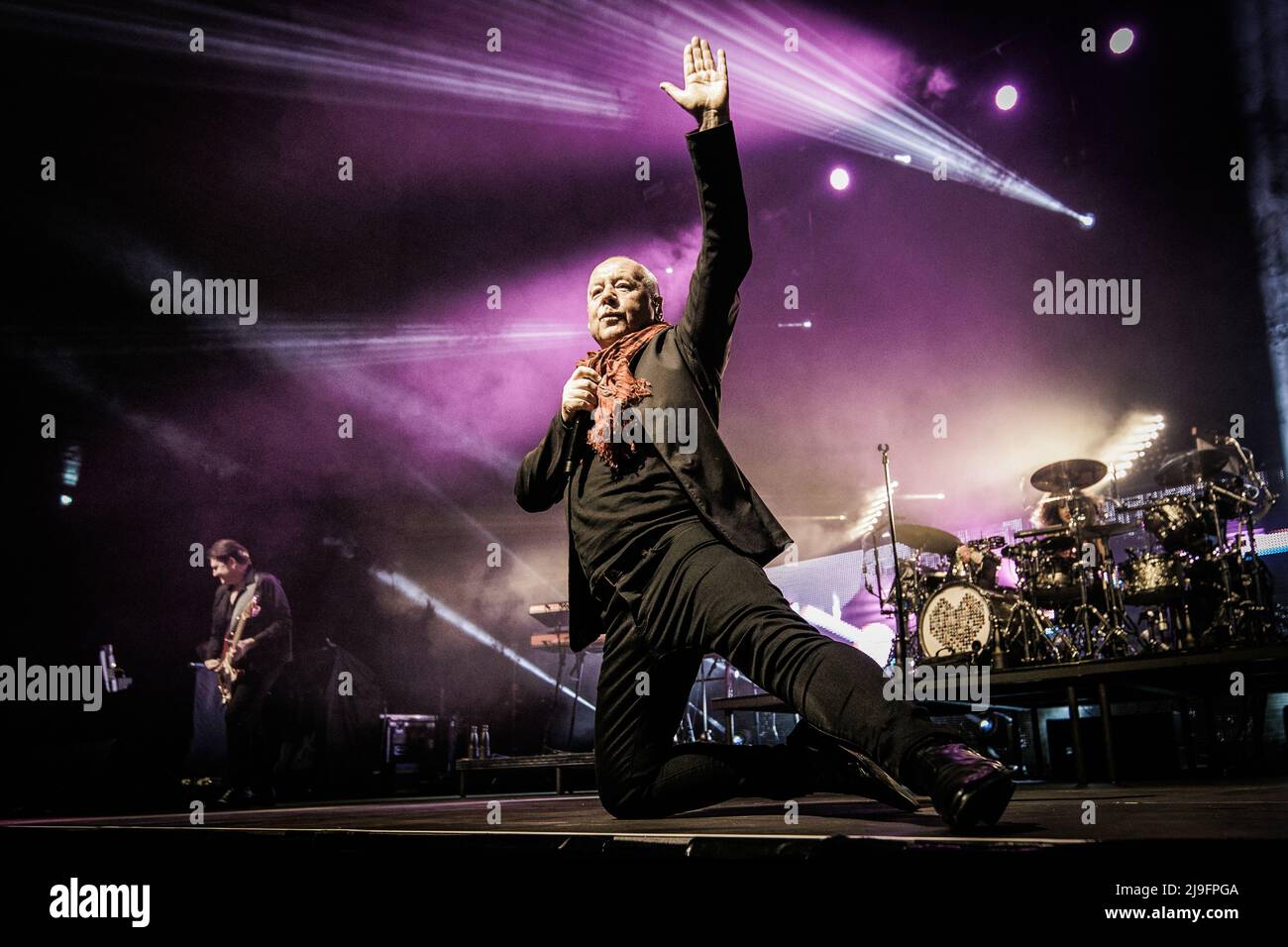 Copenhague, Danemark. 21st, mai 2022. Le groupe de rock écossais simple Minds joue un concert au KB Hallen à Frederiksberg, Copenhague. Ici, le chanteur, auteur-compositeur et musicien Jim Kerr est vu en direct sur scène. (Crédit photo: Gonzales photo - Thomas Rungstrom). Banque D'Images