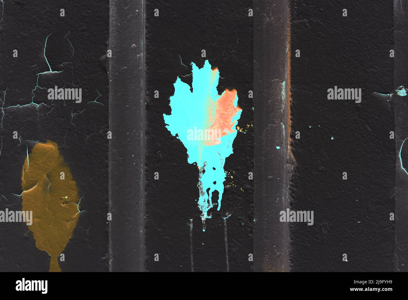 Magnifique art de la nature peint à la main de feuilles d'arbre peintes sur un mur de ville. Banque D'Images