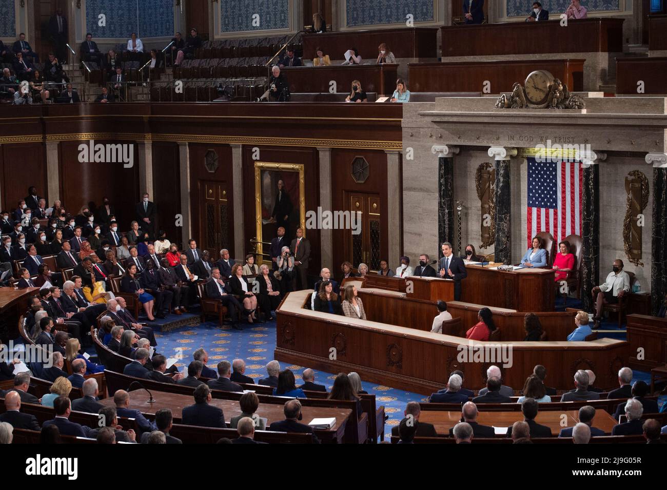 Washington, Vereinigte Staaten. 17th mai 2022. Le Premier ministre de la République hellénique Kyriakos Mitsotakis, prend la parole lors d'une réunion conjointe du Congrès au Capitole des États-Unis à Washington, DC, le mardi 17 mai 2022. Credit: Rod Lamkey/CNP/dpa/Alay Live News Banque D'Images