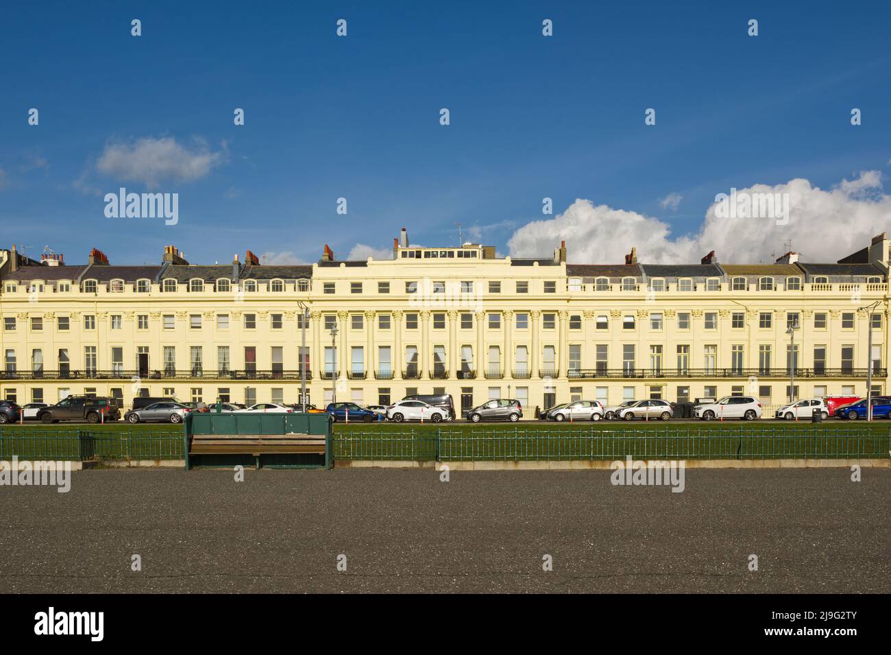 Immeuble d'appartements géorgien situé sur la promenade du front de mer à Hove, Brighton, East Sussex, Angleterre Banque D'Images