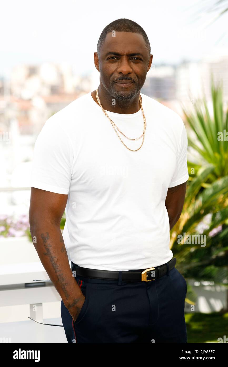 Idris Elba pose au photocall de "trois mille ans de nostalgie" lors du Festival annuel de Cannes 75th au Palais des Festivals de Cannes, le 21 mai 2022. Banque D'Images