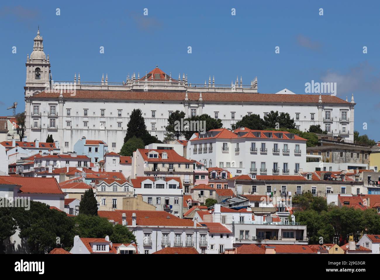 Monastère de São Vicente de Fora, haut au-dessus des toits du quartier d'Alfama, Lisbonne Banque D'Images