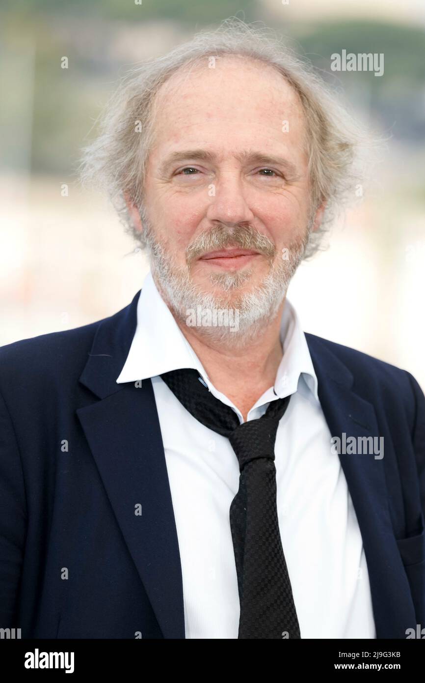 Cannes, Frankreich. 21st mai 2022. Arnaud Desplechin pose au photocall de 'frère et sœur' lors du Festival annuel de Cannes 75th au Palais des Festivals de Cannes, France, le 21 mai 2022. Credit: dpa/Alay Live News Banque D'Images