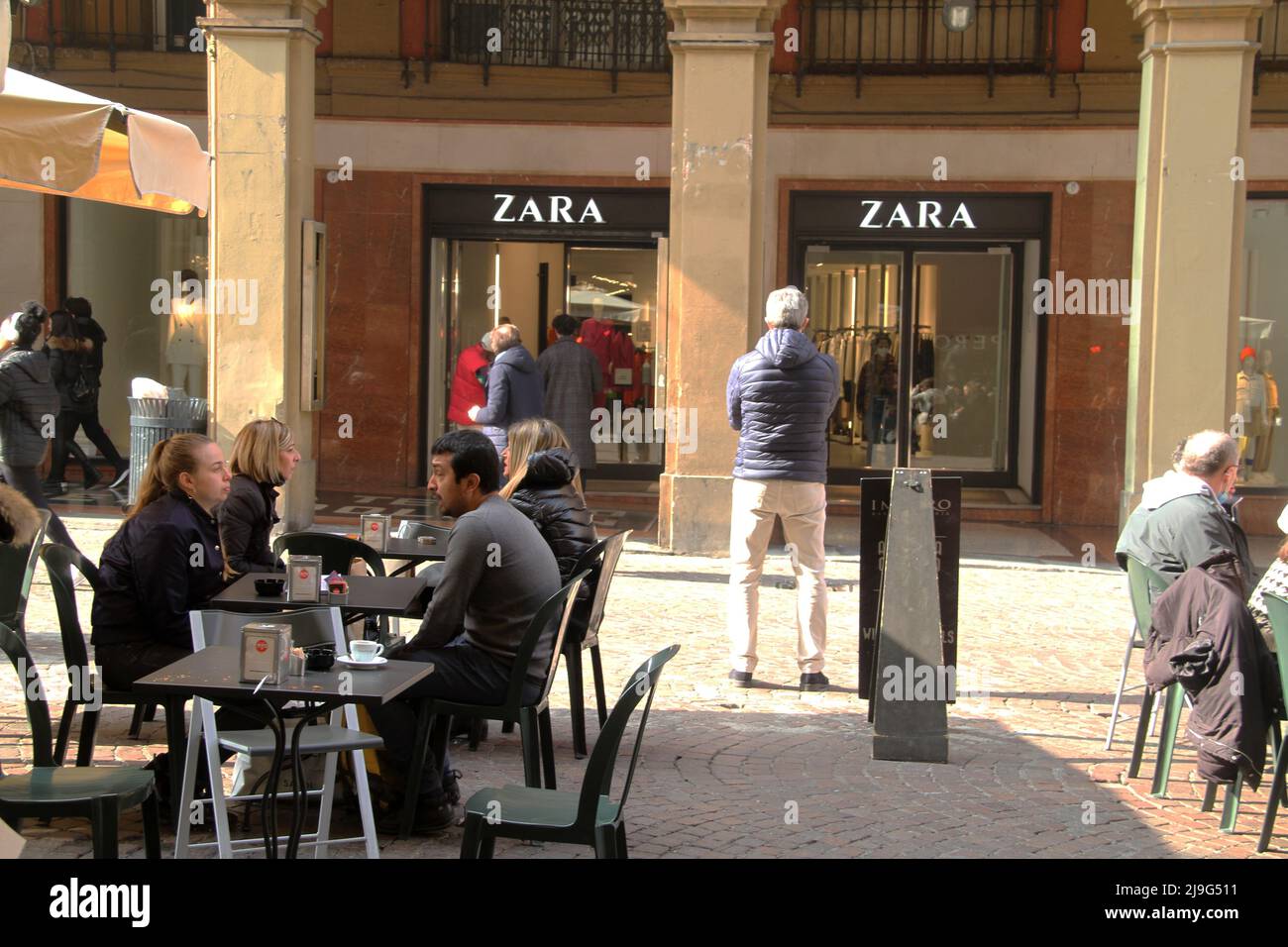 Zara Shop front, Italie Photo Stock - Alamy