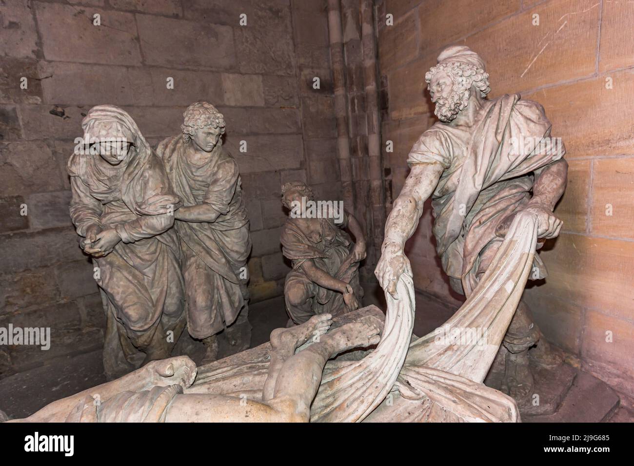 LES ANDELYS, FRANCE, 23 AVRIL 2022 : statues collectives de l'entombment de jésus christ de notre Dame, collégiale, artistes anonymes, 16th siècle Banque D'Images