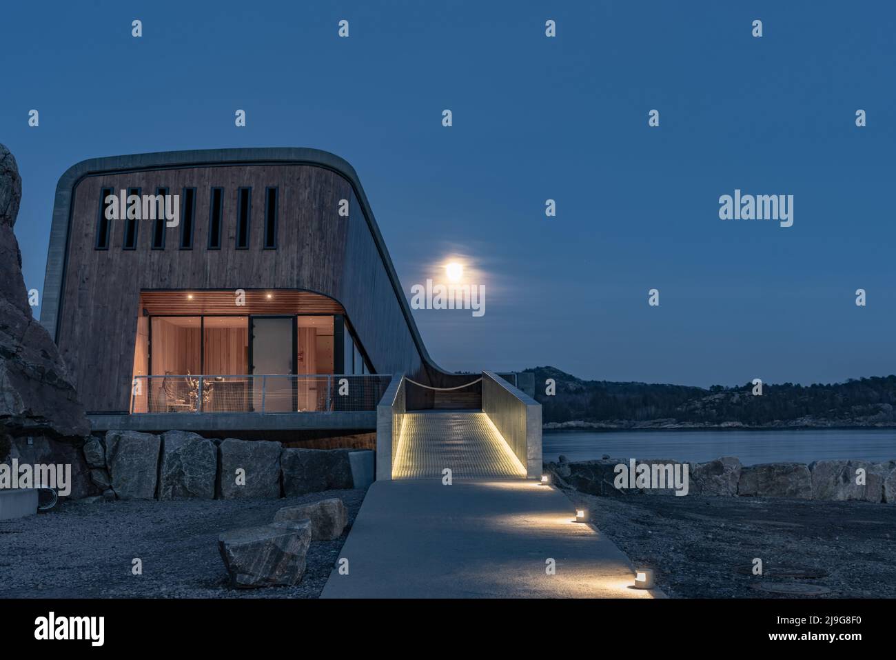 Lindesnes, Norvège - avril 16 2022 : restaurant Michelin sous l'eau au clair de lune Banque D'Images