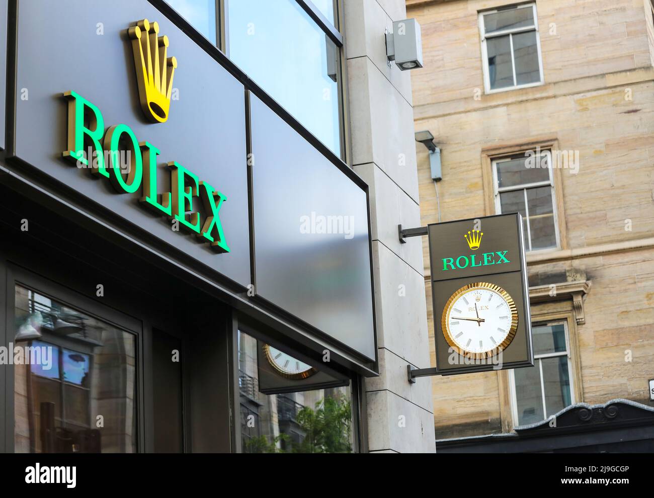 Logo enregistré pour Rolex, le cher fabricant de montres de mode en dehors d'un point de vente, Glasgow, Royaume-Uni Banque D'Images