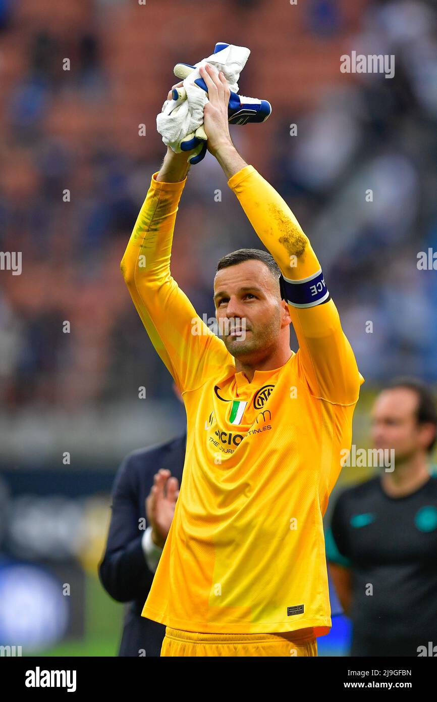 Milan, Italie. 22nd mai 2022. Målmand Samir Handanovic (1) d'Inter vu après la série Un match entre Inter et Sampdoria à Giuseppe Meazza à Milan. (Crédit photo : Gonzales photo/Alamy Live News Banque D'Images