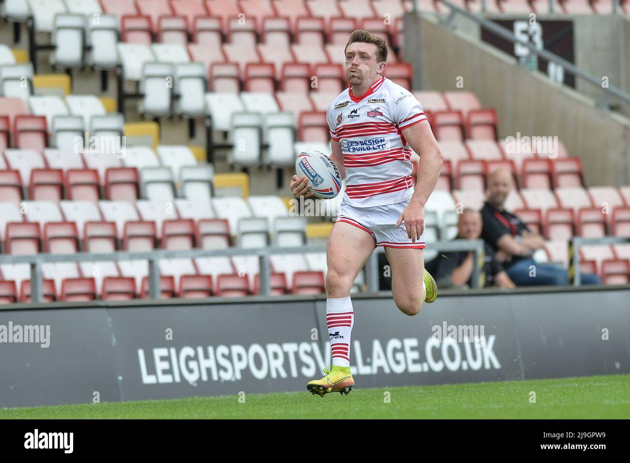 Leigh, Angleterre - 22nd mai 2022 - Ed Chamberlain des Centurion de Leigh fait une course pour tenter sa chance. Rugby League Betfred Championship Leigh Centurions vs Workington Town au Leigh Sports Village Stadium, Leigh, Royaume-Uni Dean Williams Banque D'Images