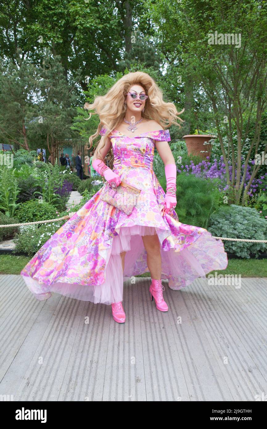 Londres, Royaume-Uni, 23 mai 2022: Chelsea Flower Show preview Day: The Drag Queen Gardener. Anna Watson/Alay Live News Banque D'Images