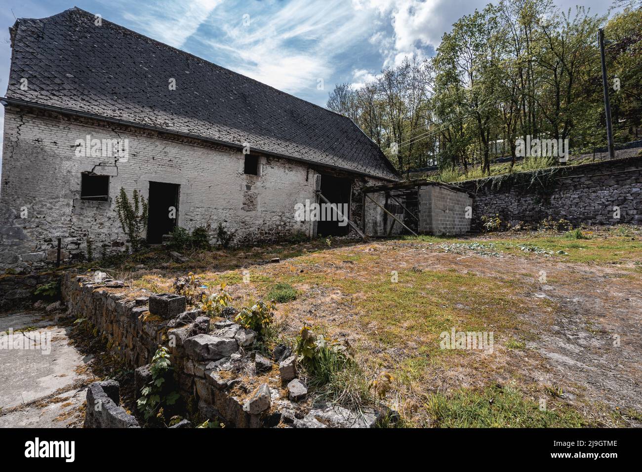 Urbex, ancienne ferme abandonnée quelque part en Belgique. Banque D'Images