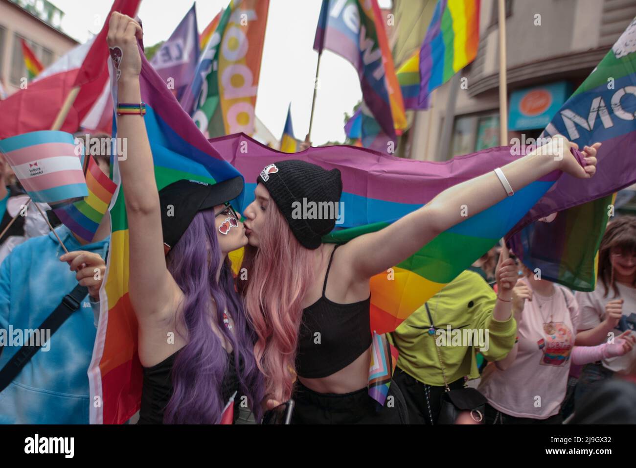 Miliz Pologne. 23rd mai 2022. La première marche LGBT dans l'histoire de cette ville a eu lieu à Milicz, une petite ville polonaise en Basse-Silésie. De nombreux adeptes de cette culture y ont participé. Les résidents ne protestaient pas, la marche passa paisiblement dans les rues de la ville, assistée par la police. (Credit image: © Krzysztof Zatycki/ZUMA Press Wire) Banque D'Images