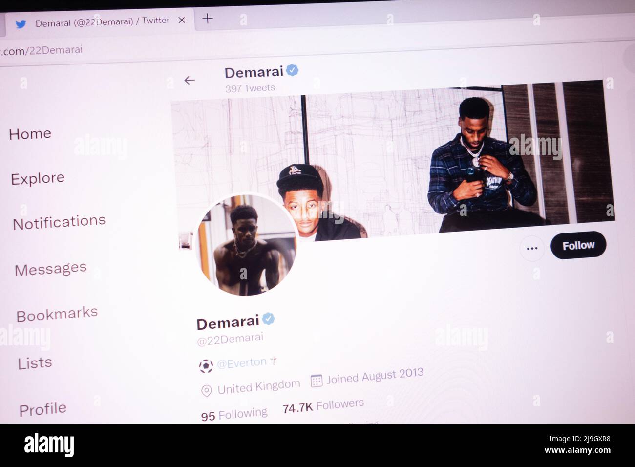 KONSKIE, POLOGNE - 21 mai 2022: Demarai Gray compte officiel Twitter affiché sur l'écran de l'ordinateur portable Banque D'Images