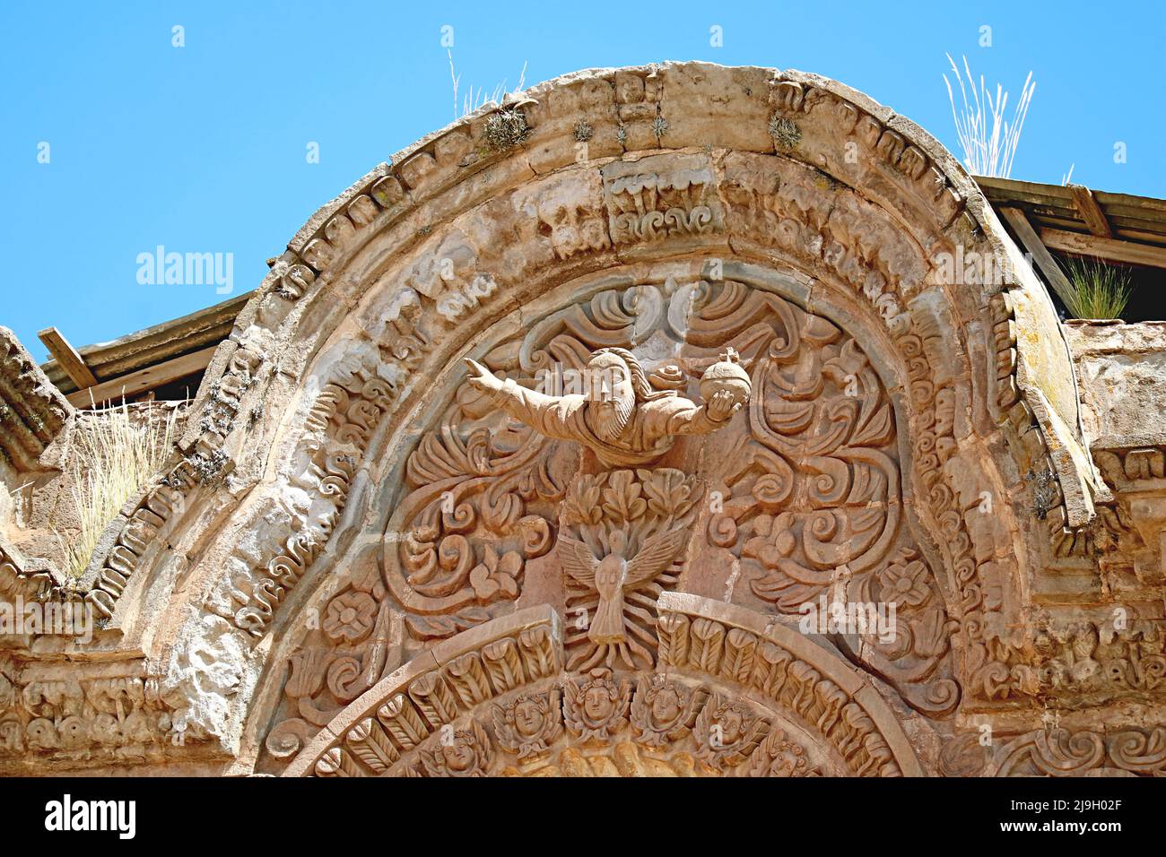 Détails étonnants du relief sur la façade de la cathédrale de Puno, une cathédrale baroque andine à Puno, Pérou, Amérique du Sud Banque D'Images