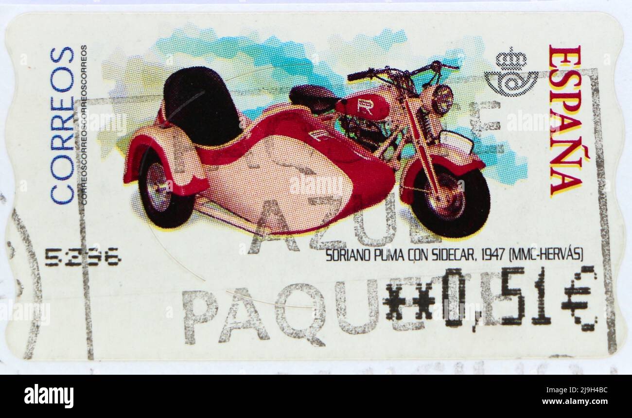 Photo d'un timbre-poste espagnol avec illustration d'une moto MMC-Hervas Soriano Puma 1947 avec side-car Banque D'Images