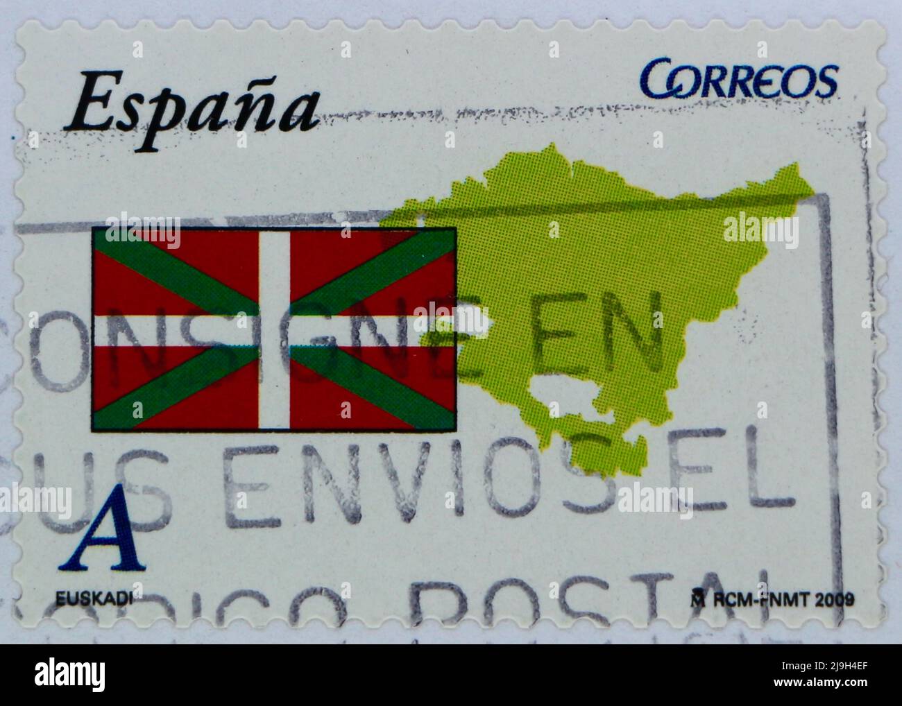 Photo d'un timbre-poste espagnol d'une série pour les régions autonomes de l'Espagne Euskadi pays Basque drapeau 2009 Banque D'Images