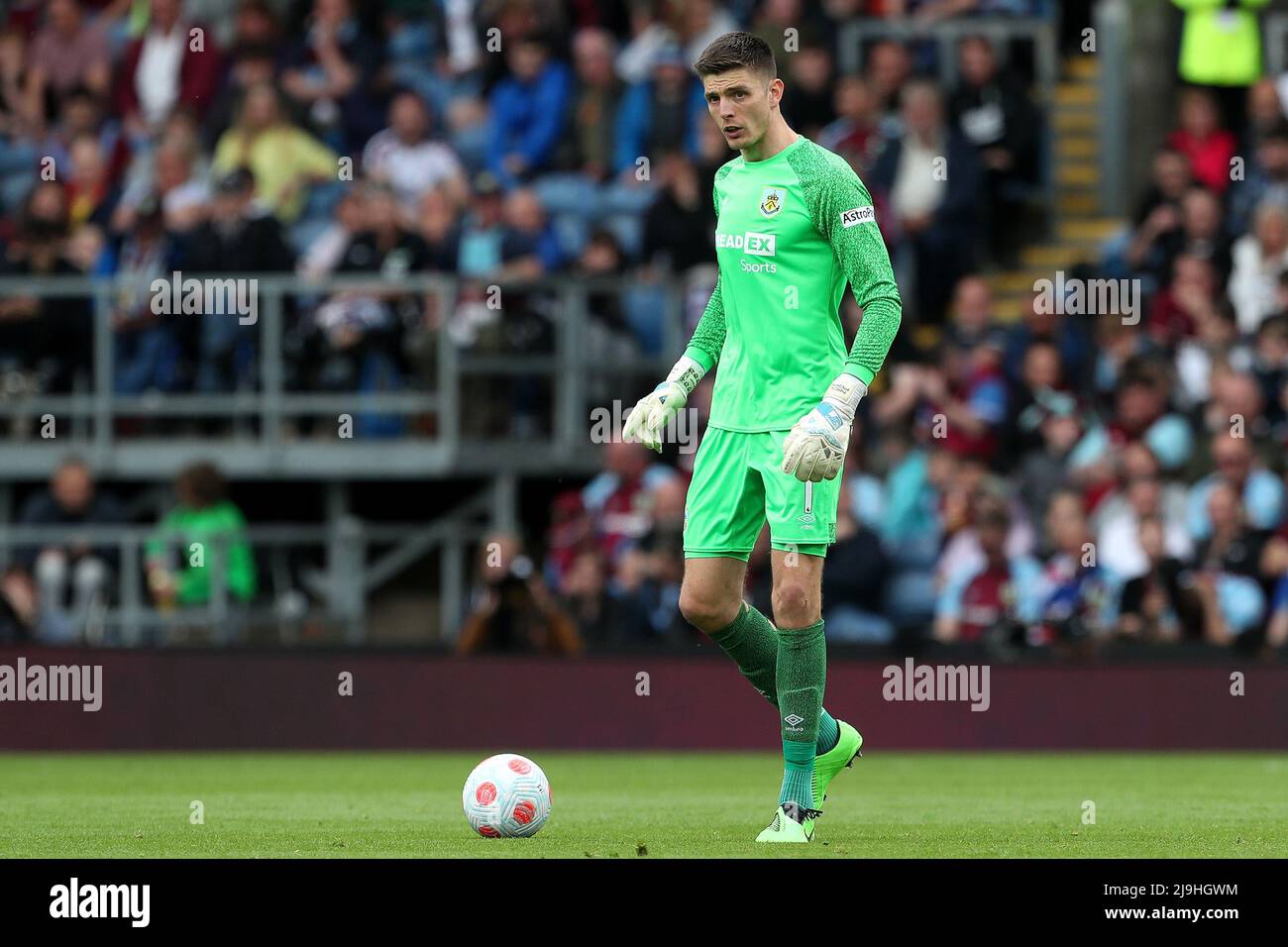 BURNLEY, ROYAUME-UNI. MAI 22nd Nick Pope de Burnley lors du match de la Premier League entre Burnley et Newcastle United à Turf Moor, Burnley, le dimanche 22nd mai 2022. (Credit: Mark Fletcher | MI News) Credit: MI News & Sport /Alay Live News Banque D'Images