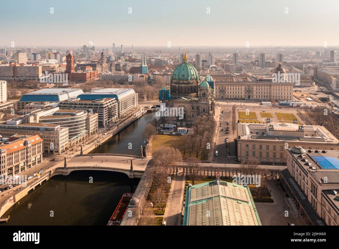 Allemagne, Berlin, vue aérienne de l'île aux musées avec la cathédrale de Berlin en arrière-plan Banque D'Images
