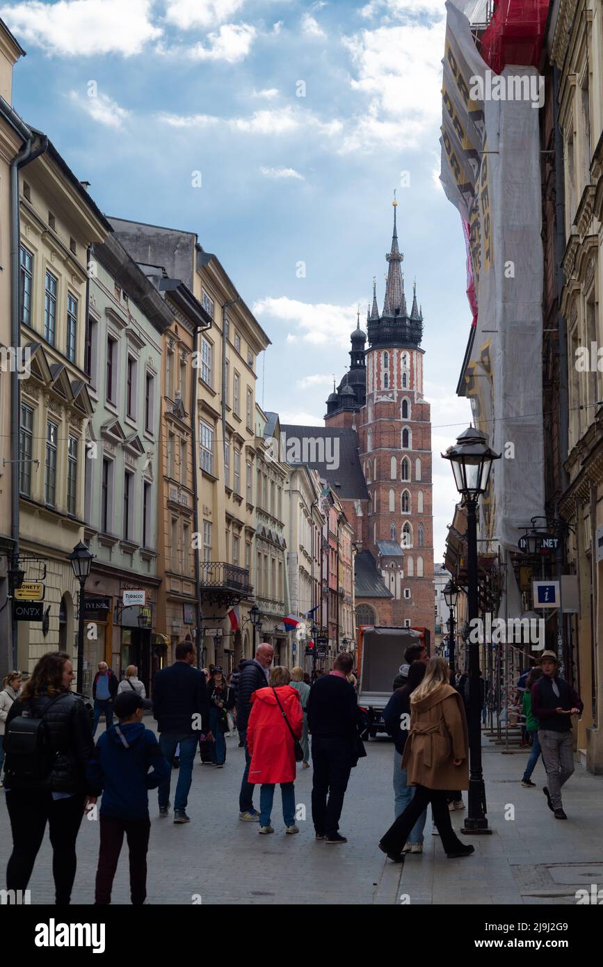 Cracovie, Pologne - rues colorées de la vieille ville - 29.04.2022. Architecture européenne médiévale. Banque D'Images