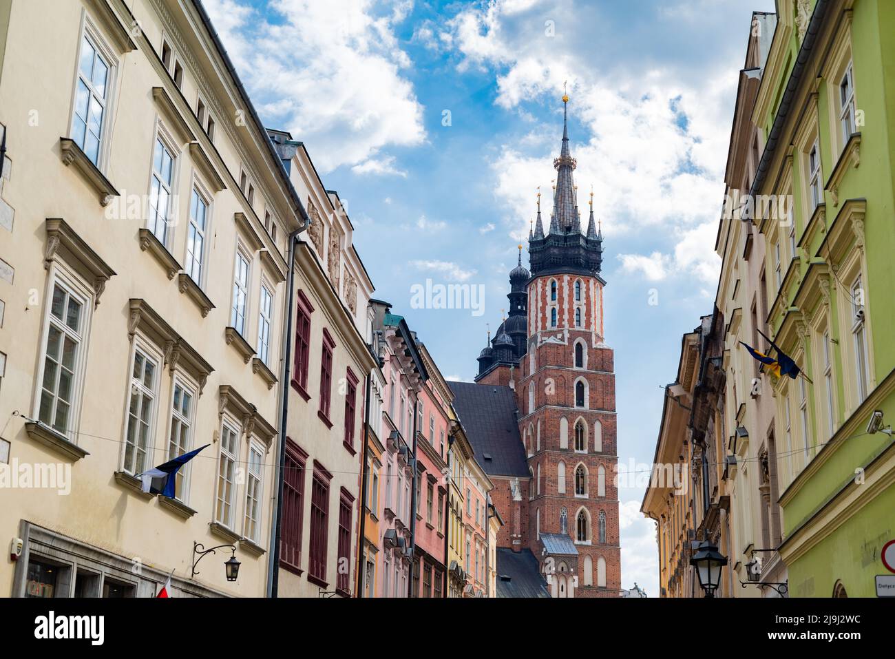 Cracovie, Pologne - rues colorées de la vieille ville - 29.04.2022. Architecture européenne médiévale. Banque D'Images