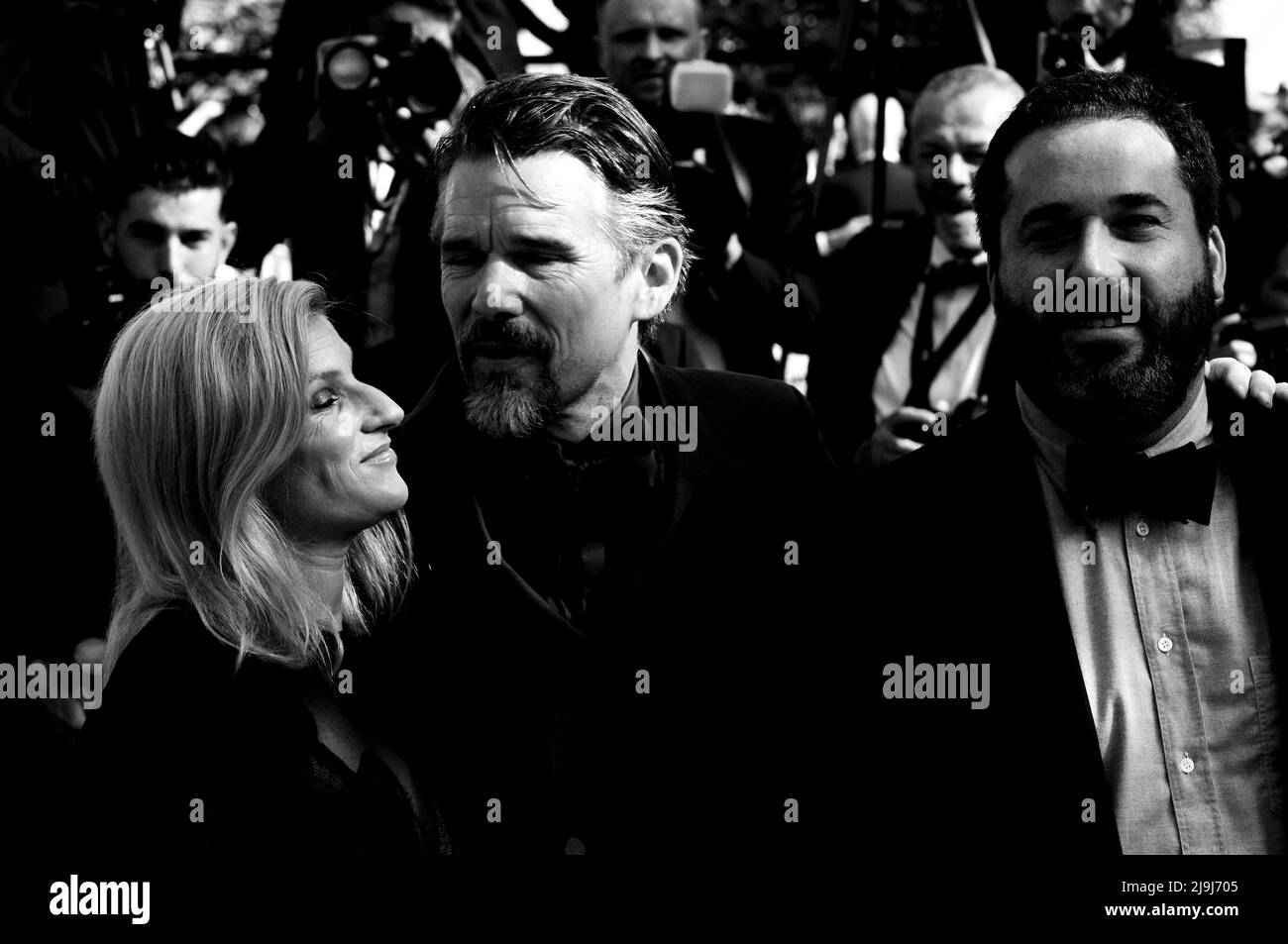 Célébrités arrivant au tapis rouge du Festival de Cannes 75th 2022 Banque D'Images