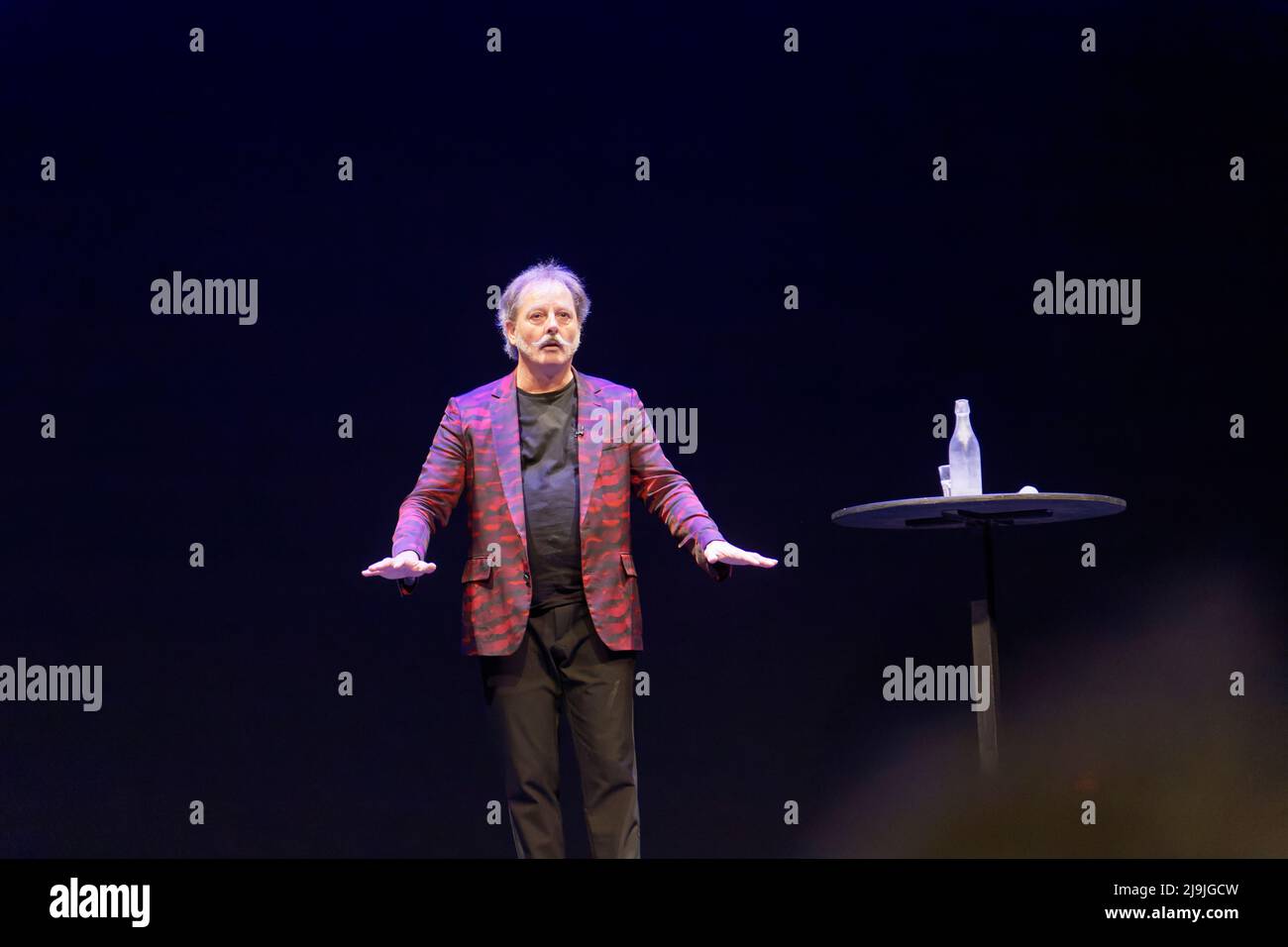 Paris, France. 10 mars 2022. Christophe Alévêque présente son nouveau spectacle - Vieux con - au Théâtre du rond-point à Paris, Banque D'Images