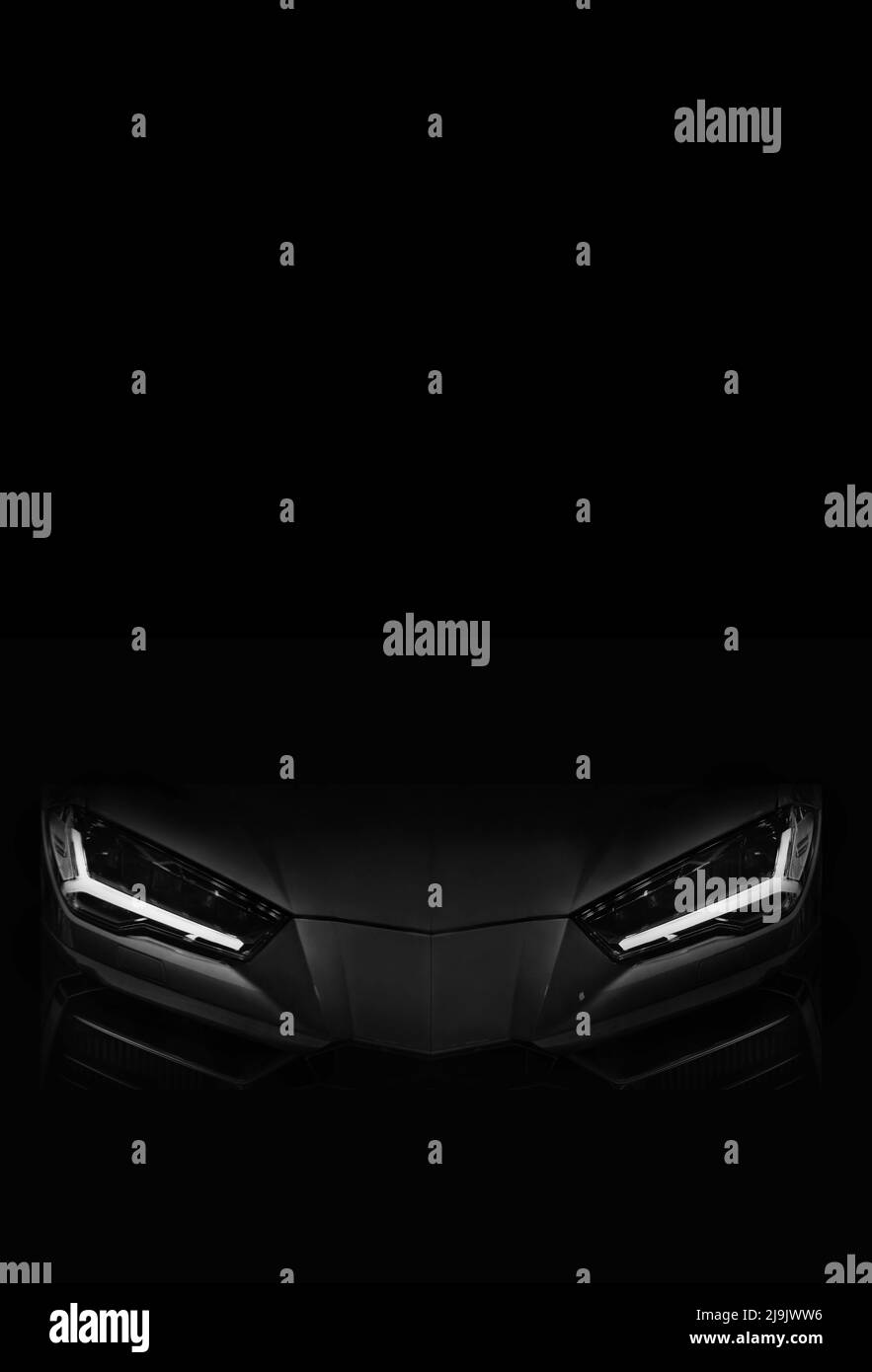 Détails sur l'un des phares LED super car sur fond noir, espace de copie Banque D'Images