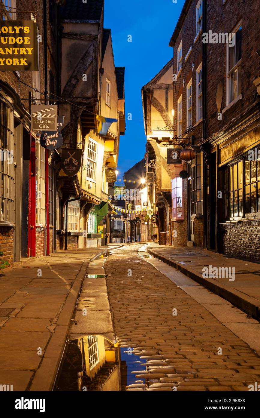 Aube sur les ruines à York, dans le North Yorkshire, en Angleterre. Banque D'Images