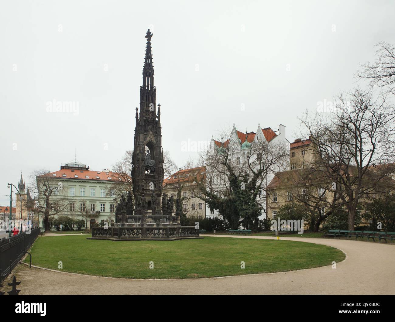 Fontaine de Kranner (Krannerova kašna) conçue par le sculpteur tchèque Josef Max (1845-1850) sur le remblai de la Vltava à Prague (République tchèque). La statue équestre du Saint-empereur romain François II régna plus tard comme l'empereur François Ier d'Autriche est placé sur la flèche de la fontaine. Banque D'Images