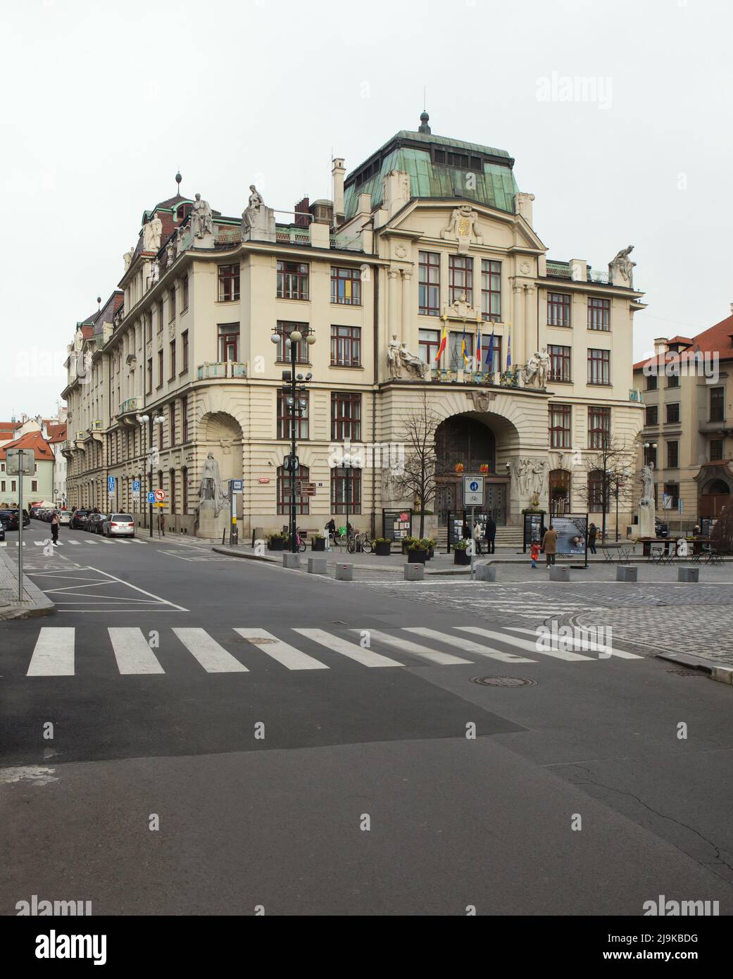 Nouvel hôtel de ville de Prague (Nová radnice) sur la place Mariánské à Staré Město (vieille ville) à Prague, République tchèque. Le bâtiment Art nouveau conçu par l'architecte tchèque Osvald Polívka a été construit entre 1908 et 1911. Banque D'Images