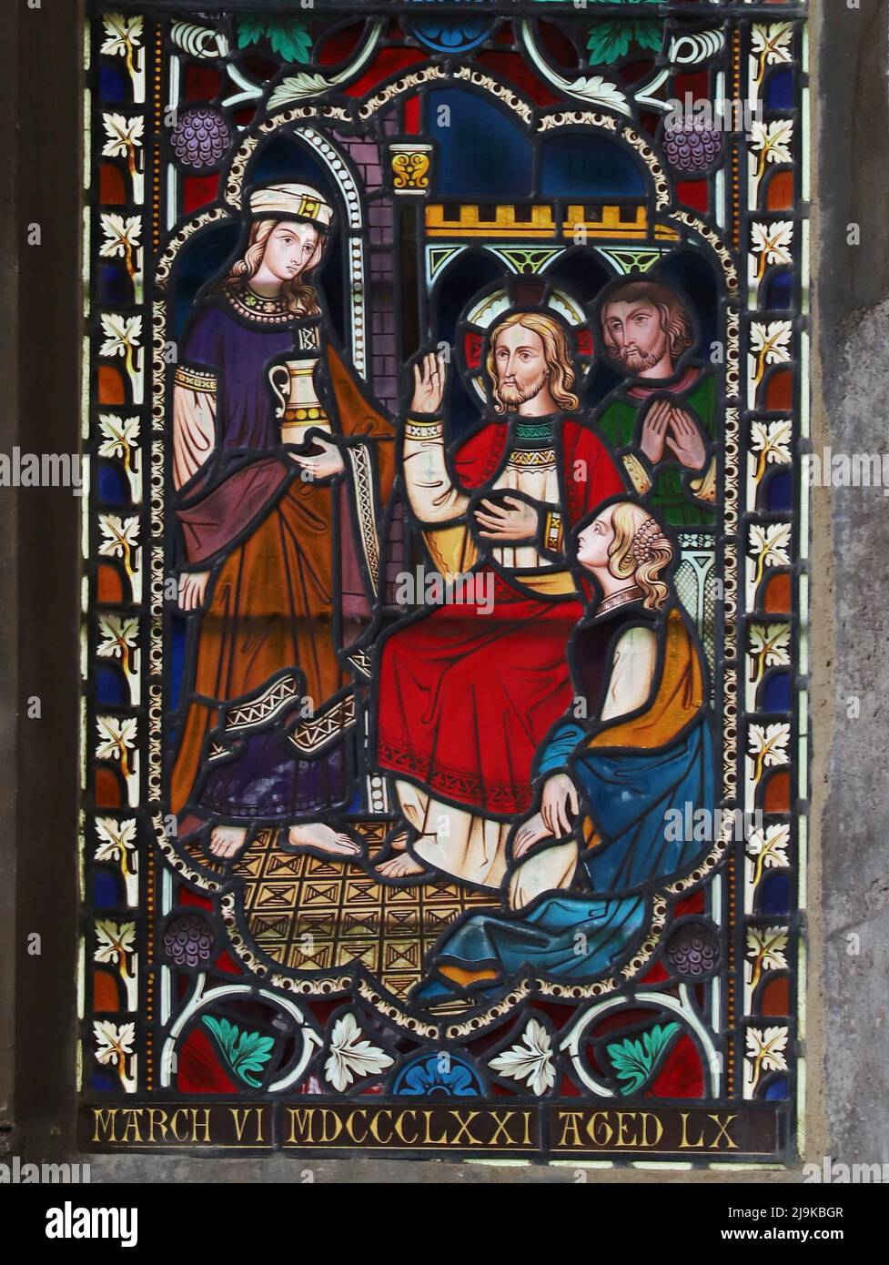 Une fenêtre en vitraux de William Wailes représentant Jésus dans la maison de Martha & Mary, l'église Saint-Pierre et Saint-Paul, King's Sutton, Northamptonshire Banque D'Images