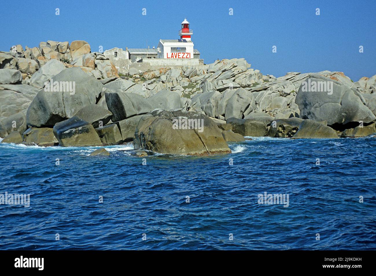 Phare sur les îles Lavezzi, groupe de petite île de granit entre la Corse et la Sardaigne, Corse, France, Mer méditerranée, Europe Banque D'Images