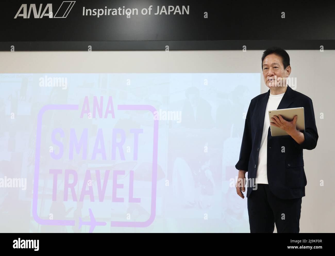 Tokyo, Japon. 24th mai 2022. Shinichi Inoue, le plus grand transporteur aérien du Japon, a annoncé le mardi 24 mai 2022 à Tokyo la mise à jour des modèles de service de l'entreprise utilisant des smartphones pour le voyage aérien domestique « ANA Smart Travel ». ANA rendra les services d'enregistrement en ligne plus pratiques et la gestion de leurs machines d'enregistrement automatiques dans les aéroports nationaux sera fermée à partir de l'année prochaine. Credit: Yoshio Tsunoda/AFLO/Alay Live News Banque D'Images