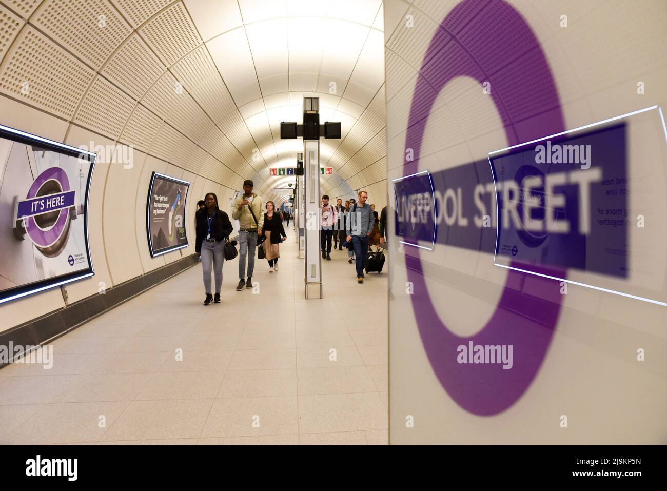 Liverpool Street Station, Londres, Royaume-Uni. 24th mai 2022. La ligne Elizabeth ouvre, avec des trains qui circulent actuellement entre Abbey Wood et Paddington. Crédit : Matthew Chattle/Alay Live News Banque D'Images