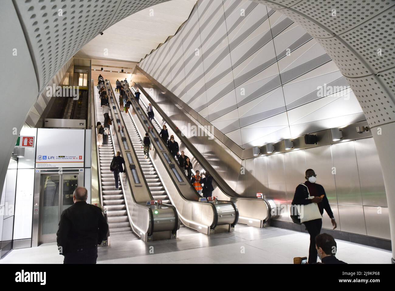 Liverpool Street Station, Londres, Royaume-Uni. 24th mai 2022. La ligne Elizabeth ouvre, avec des trains qui circulent actuellement entre Abbey Wood et Paddington. Crédit : Matthew Chattle/Alay Live News Banque D'Images