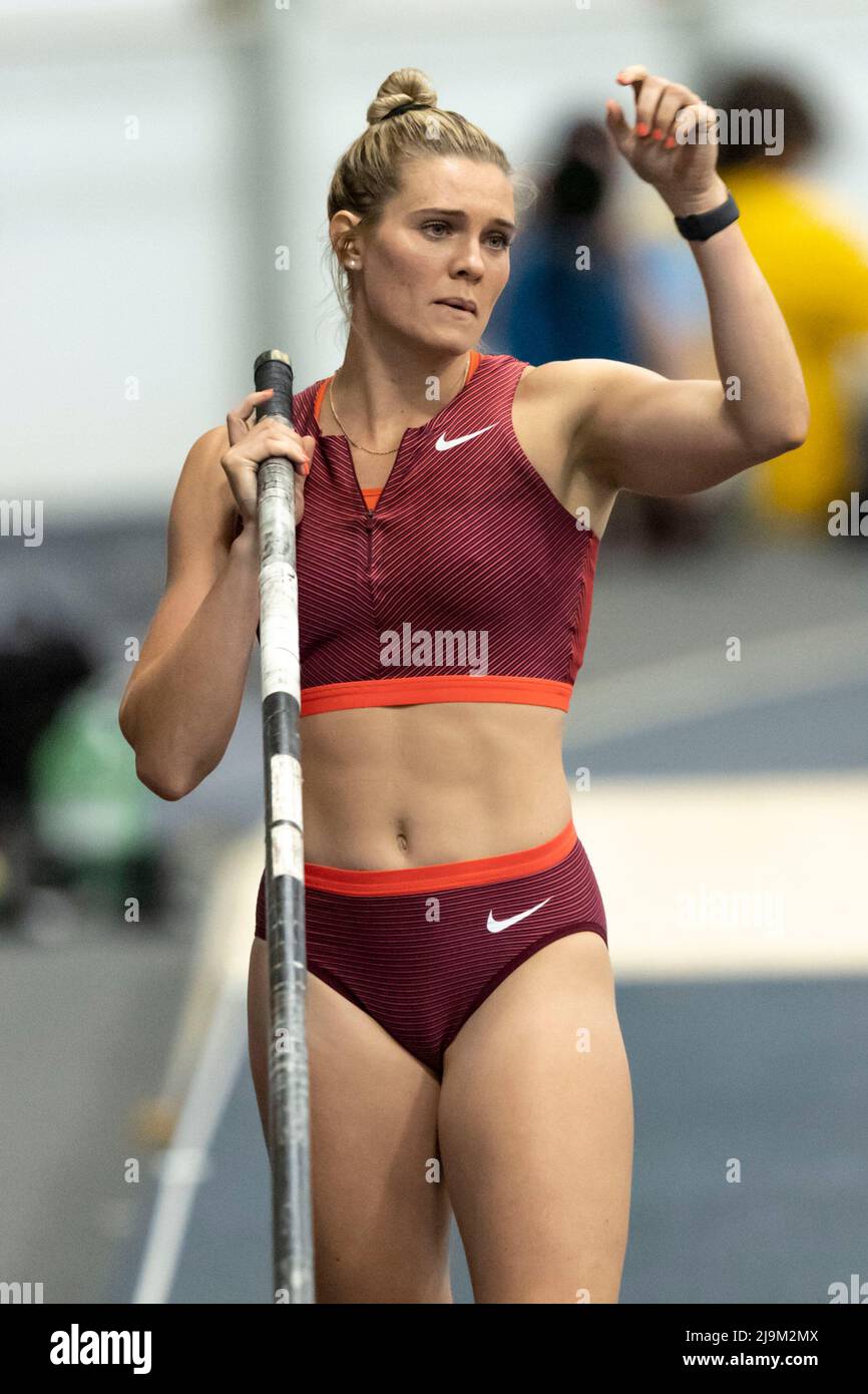 (Windsor, Canada---21 mai 2022) Alysha Newman se dispute dans la voûte du poteau d'élite au circuit et terrain de Johnny Loaring Invitational Classic Track and Field 2022 Meet a Banque D'Images