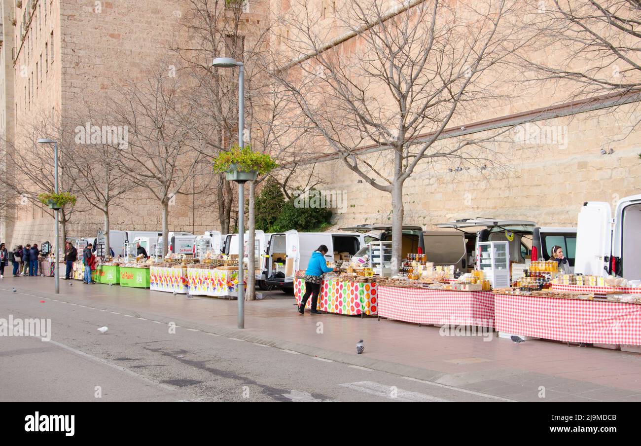 Monistrol de Montserrat, Espagne. Produits locaux, frais, naturels, biologiques à vendre sur le marché de Monistrol de Montserrat Banque D'Images