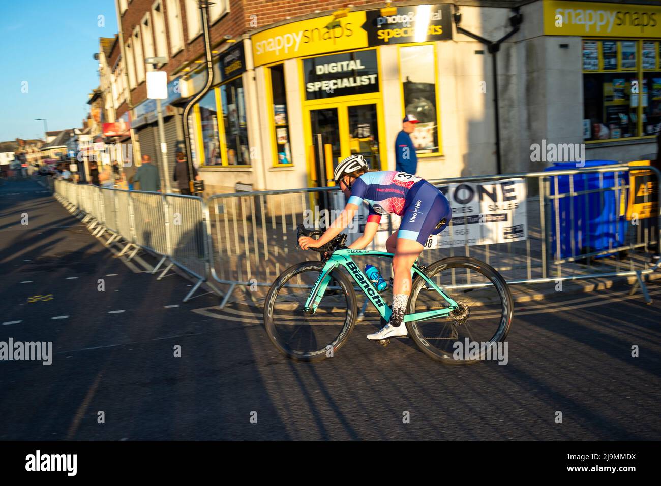 Rebekah Nash de Jadan vive le Velo dans le cadre de la course cycliste Sportsbreaks Tour Series, cinquième tour à Clacton on Sea, Essex, Royaume-Uni. Courses de rue critérium Banque D'Images Rebekah Nash de Jadan vive le Velo dans le cadre de la course cycliste Sportsbreaks Tour Series, cinquième tour à Clacton on Sea, Essex, Royaume-Uni. Courses de rue critérium Banque D'Images