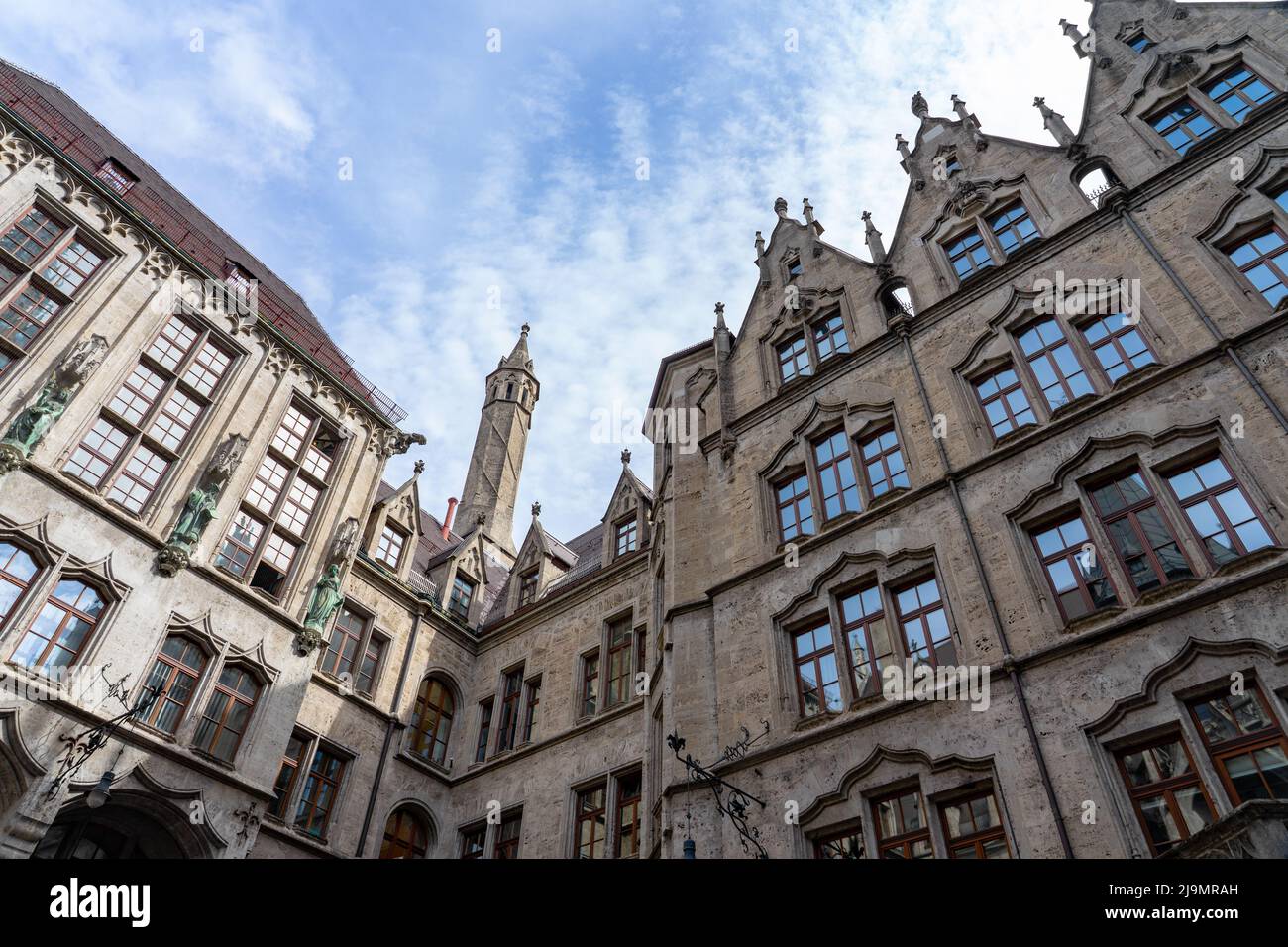 Belle architecture à l'intérieur de la cour de neues rathaus nouvelle mairie de Munich Allemagne Banque D'Images