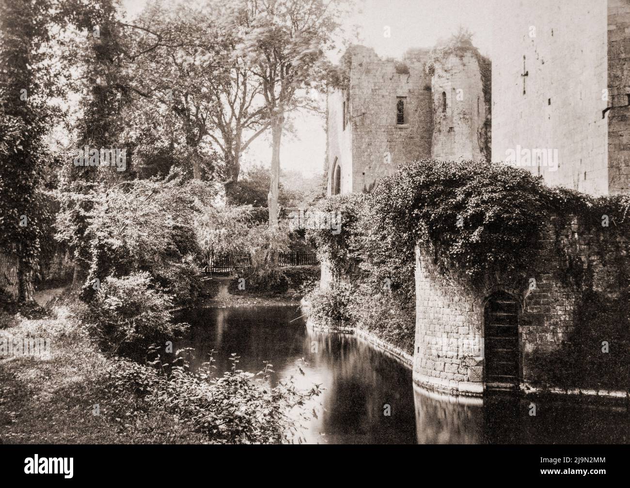 Château de raglan ruine vers 1880, pays de Galles, Royaume-Uni Banque D'Images
