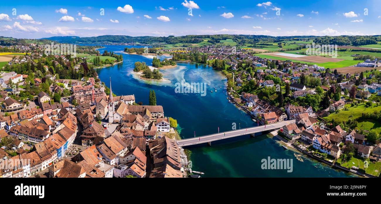 Vue panoramique aérienne de la belle vieille ville de Stein am Rhein en Suisse frontière avec l'Allemagne. Destination touristique populaire Banque D'Images