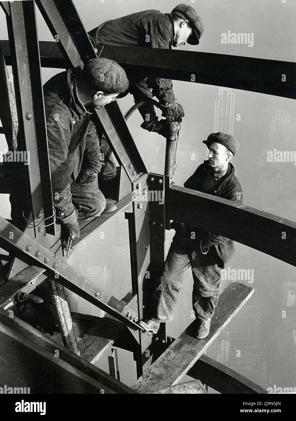 Lewis Hine - Photographie de construction - les trois riveteuses, Empire State Building - 1931 Banque D'Images