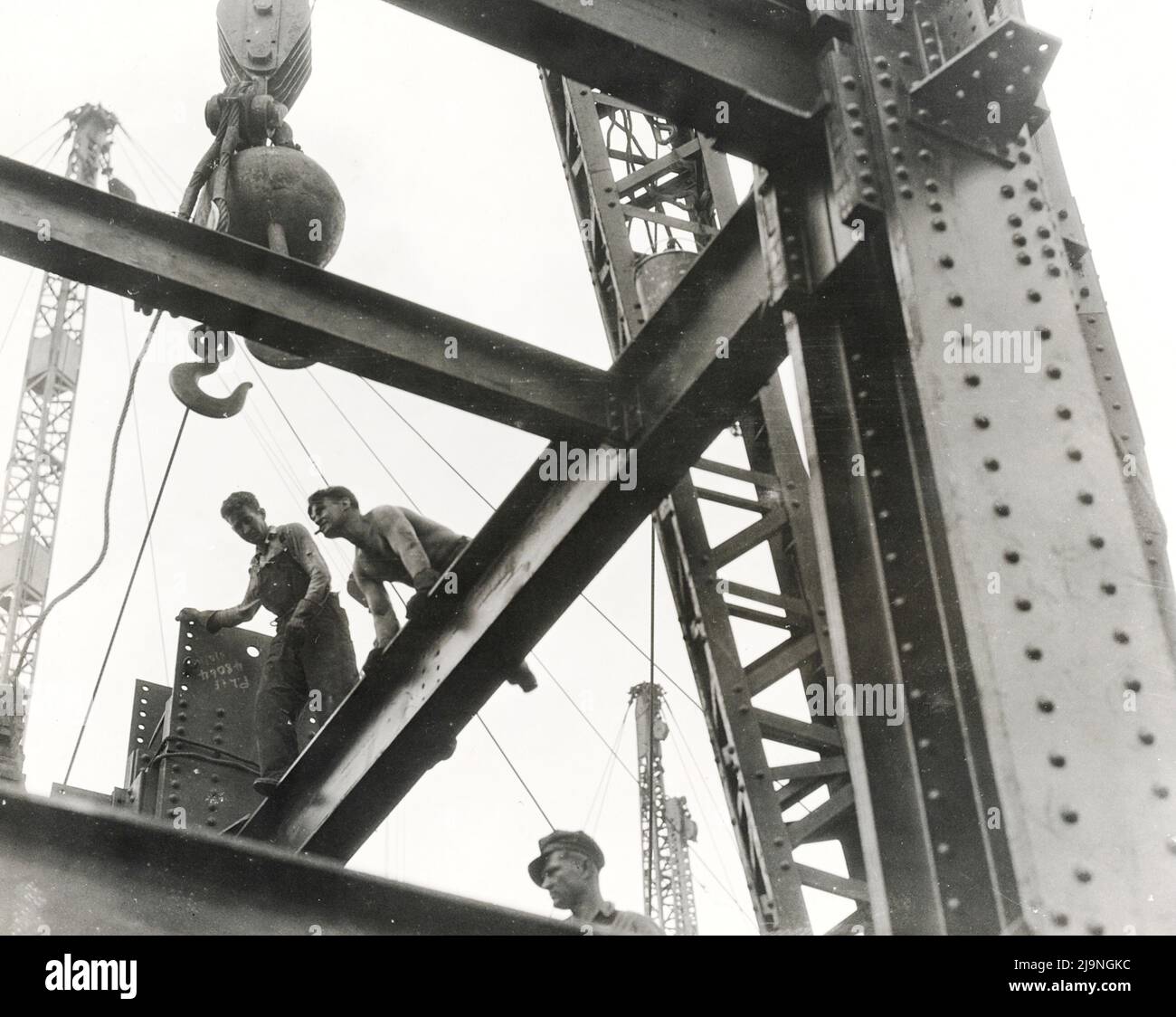 Lewis Hine - Photographie de construction - poutres et ouvriers de l'Empire State Building - 1931 Banque D'Images