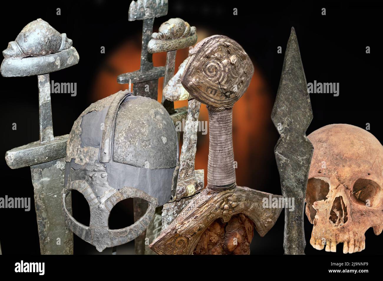 Épées, casques et armes du fier peuple viking Banque D'Images