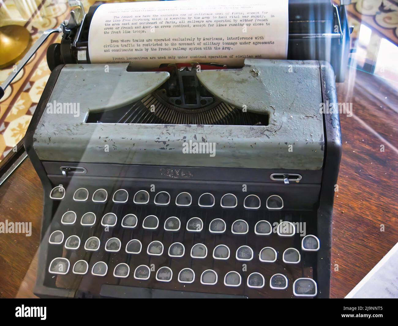 La machine à écrire d'Ernest Hemingway se trouve dans la maison cubaine du célèbre écrivain. Banque D'Images