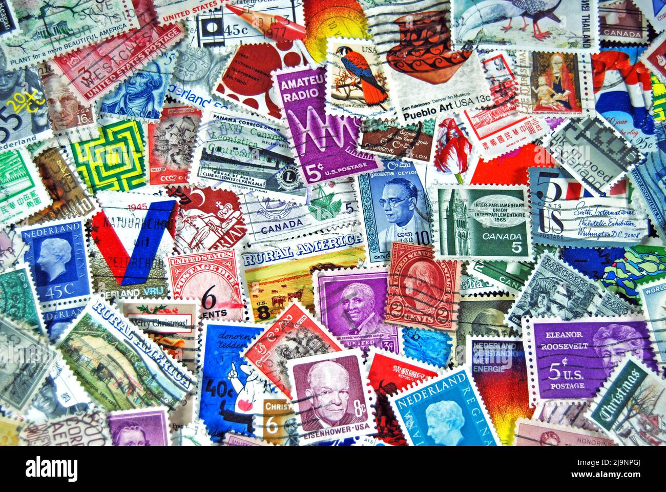 Collection de timbres-poste avec des marques de poste Banque D'Images