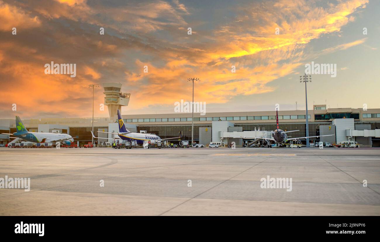 20 avril 2022 avions garés à l'aéroport de Las Palmas dans les îles Canaries Banque D'Images