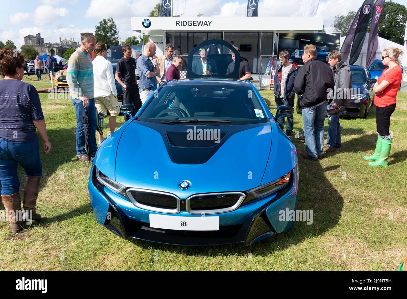 Wilton, Wiltshire, Royaume-Uni - août 10 2014 : une voiture de sport hybride enfichable BMW i8 au Wilton Classic and Supercar Show 2014 Banque D'Images