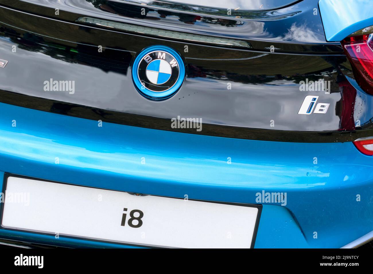 Wilton, Wiltshire, Royaume-Uni - août 10 2014 : vue rapprochée de l'arrière d'une voiture de sport hybride enfichable BMW i8 Banque D'Images