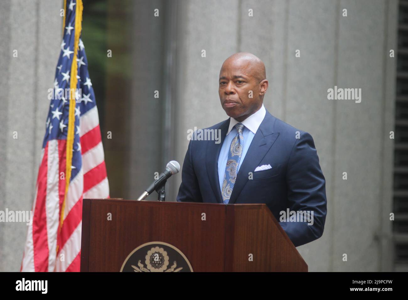 New York, États-Unis. 24th mai 2022. Eric Adams, maire de New York, a pris la parole à l'événement du programme d'opportunités pour les jeunes de SDNY. Photo: Matthew Russell Lee / Inner City Press Banque D'Images